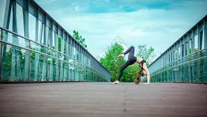 面对Check-Raise（过牌加注）：你是被偷了，还是撞到了钢板？（当遭遇过牌加注（Check-Raise）时：对手是在偷鸡，还是握有强牌？）